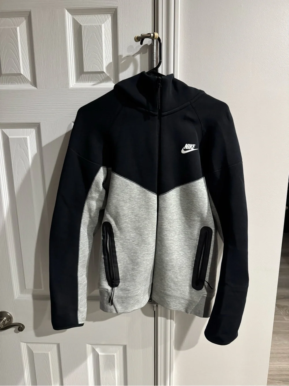 Nike Sportswear Tech Fleece Windrunner Full-Zip Hoodie Dark Grey Heather - Picture 1 of 5